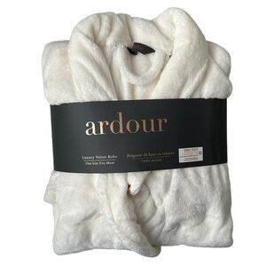 ARDOUR NWT Luxury Velvet Robe, Cream, One Size Fits Most